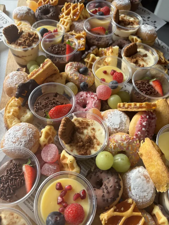 Mini dessertbox met huisgemaakte dessertjes voor de kinderworkshop van iKwiezien